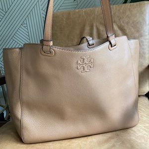 TORY BURCH Leather Tote with SO many pockets ✨